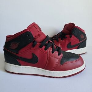 Kids Nike Air Jordan 1 Mid 6Y
